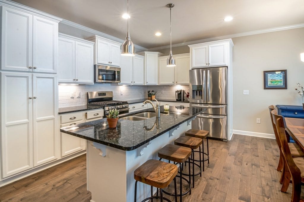 black-and-white-kitchen-counter