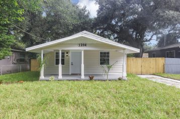 1204Cayuga St 002